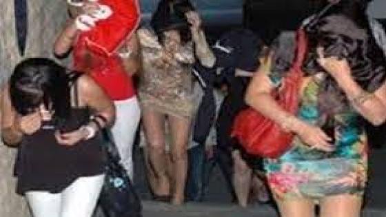 مباحث الآداب تداهم “بيانو بيانو” و”كافيه الهضبة” وتضبط فتيات ومتهمين بالتحريض على الفسق والفجور