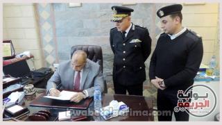 بالصور.. مدير أمن الجيزة يفاجئ وحدة مرور الوراق