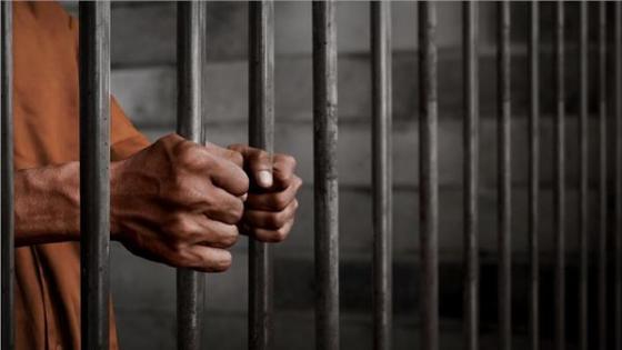 القبض على عاطل قبل ترويجه كمية من الحشيش بين عملائه فى الجيزة