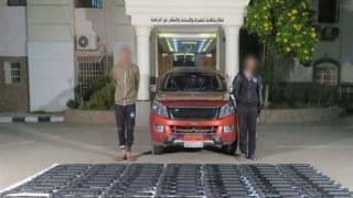 المتهمان وبحوزتهم 81 بندقية خرطوش