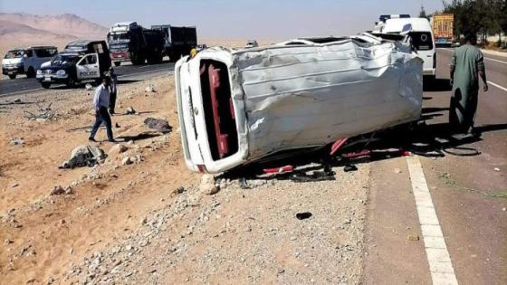 انقلاب ميكروباص في فايد وإصابة 10 أشخاص