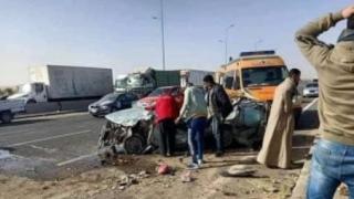 مصرع 3 أشخاص وإصابة 6 آخرين في تصادم 5 سيارات بالتجمع
