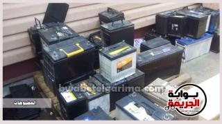 حرامى بطاريات السيارات سقط بالمسروقات فى حلوان