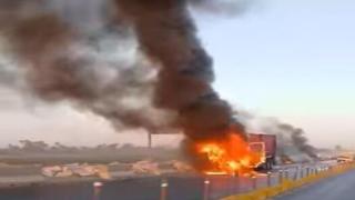 حريق يلتهم سيارة تريلا دون إصابات بالطريق الإقليمي