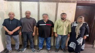 كشف ملابسات سقوط سيدة من شرفة مسكنها ببورسعيد.. وضبط المتهمين بابتزازها والتشهير بها