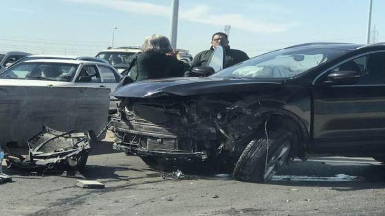 انحراف سيارة عن الطريق بنزلة محور 26 يوليو