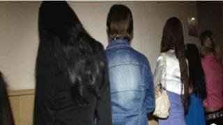 بمركب الخان بالعجوزة.. القبض على 10 فتيات والسر في التحريض على الفسق والفجور