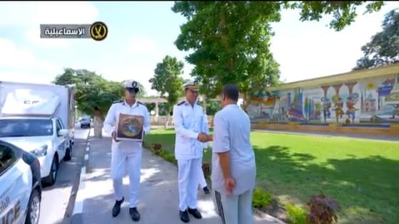 بمناسبة انتصارات أكتوبر.. مأمورو أقسام الشرطة يوزعون مساعدات عينية بالمناطق الحضارية الجديدة