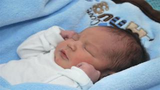 المشدد 3 سنوات لسيدة ووالدتها عرضوا طفلا للبيع عبر فيس بوك