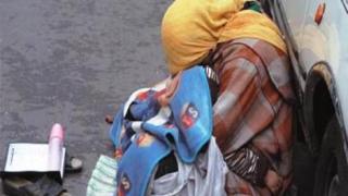 تفاصيل اتفاق سيدة مع أخرى على التسول بطفلتها بالقاهرة