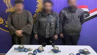 القبض على 3 متهمين لسرقتهم عدادات المياه فى المرج