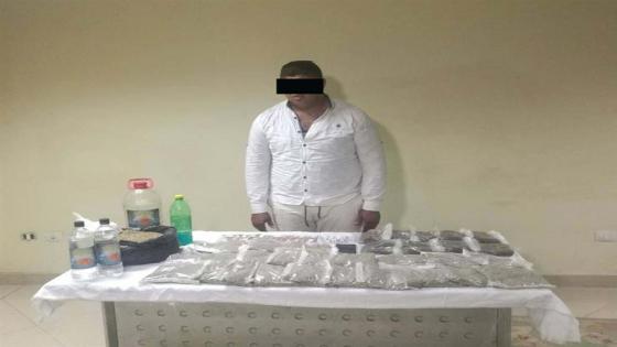 القبض على عاطل بحوزته كمية من مخدر الفودو بالجيزة