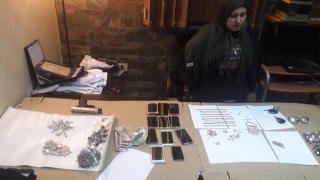 القبض على سيدة تنتحل صفة موظفة حكومية لسرقة السيدات فى عين شمس