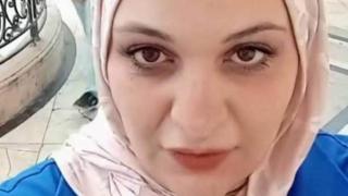 انهيار “بنت مبارك” داخل المحكمة الاقتصادية بالإسكندرية في أولى جلسات بلاغ أحمد وهبة ضدها