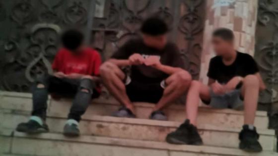 منشور مزيف يقود للقبض على شابين يتاجران في المخدرات بالصدفة