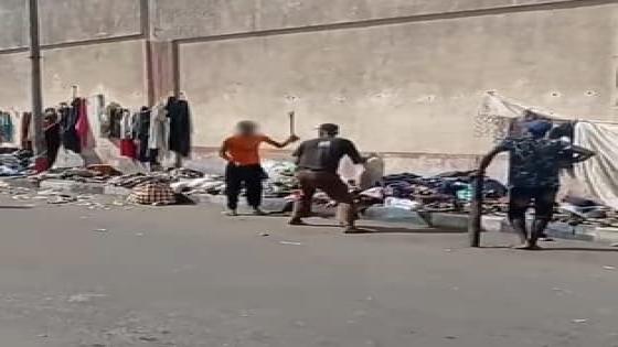 مشاجرة بالأسلحة البيضاء بسبب فرش الأمتعة على رصيف في الإسماعيلية.. ضبط طرفي الواقعة