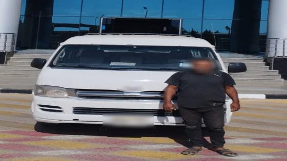 ميكروباص منتهى التراخيص وبدون رخصة قيادة.. ضبط سائق تعدى على زوجين وحطم سيارتهما في أكتوبر