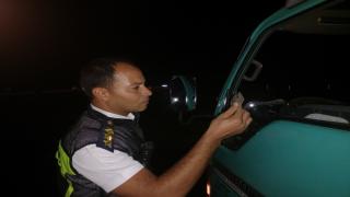 مـرور سـوهاج» يكثـف الحـملات المرورية ليـلاً على الطـرق الصحراوي